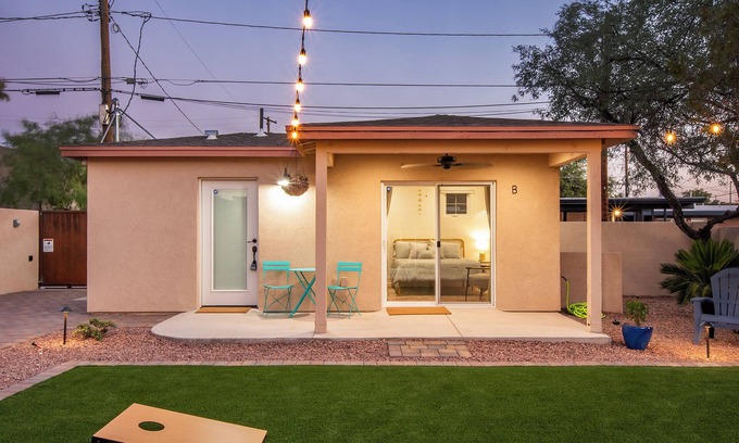 Sam Hughes Appartement | Sam Hughes Bungalows - B - Walkable to the University of Arizona, Large Backyard