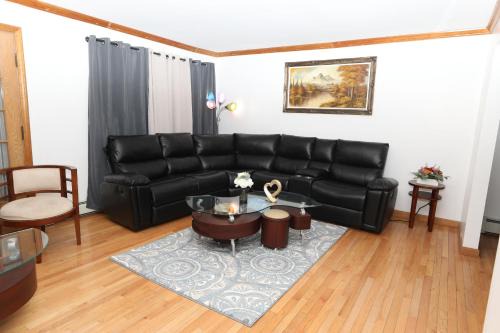 Niagara Falls Maison | sameena naveed vacation home