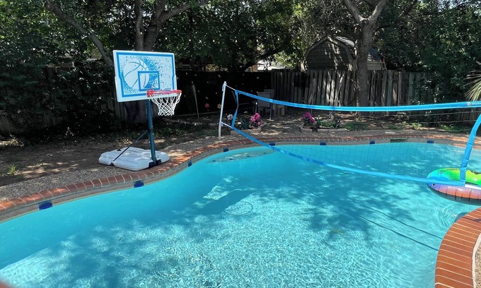 San Antonio Maison | San Antonio Getaway near Sea World and Fiesta Texas