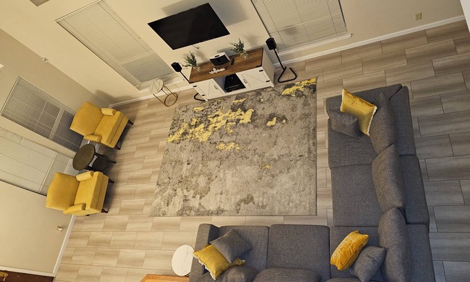 North Central Thousand Oaks Maison | San Antonio luxury and fun