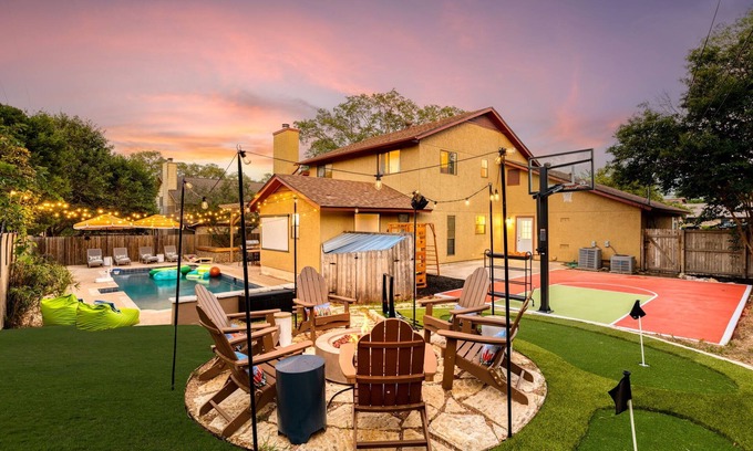 San Antonio Maison | San Antonio Stunner! Heated Pool, Spa, BBall Court