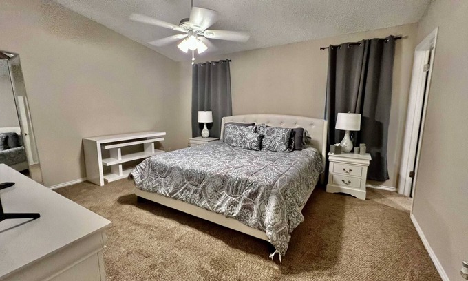 North San Antonio - SAT Maison | San Antonio TX- 3BR Fully Furnished Corporate Home