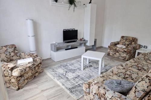 Montopoli in Val d'Arno Maison | San Miniato 2-Bed Villa Sleeps 6 with Parking