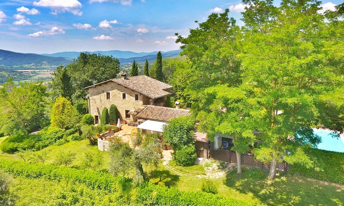 Umbertide Villa | San Nicolò, maison privée et piscine. Wifi gratuit, vue imprenable sur la vallée de Niccone.