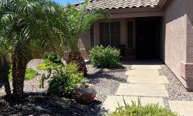 San Tan Valley Maison | San Tan Valley Arizona 3-bdr., 2-bth home featuring a back yard paradise