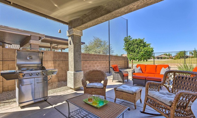 San Tan Valley Maison | San Tan Valley Home w/ Pool Access & Golf View!