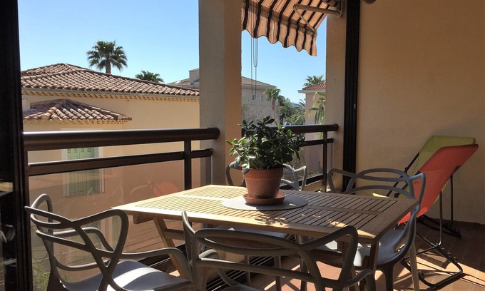 Sanary-sur-Mer Appartement | SANARY Centre, Beau T2 à 200m de la plage, garage, climatisation, internet fibre