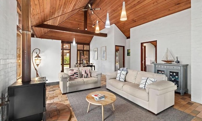 Broulee Maison | Sand at Broulee managed by Batemans Bay Accom
