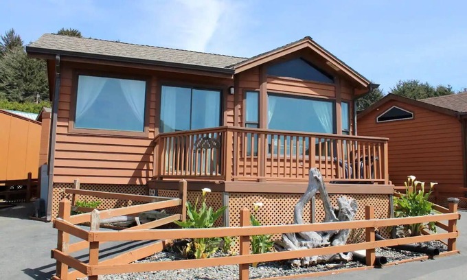 Smith River Cabine | Sand Castle - Ocean Cabin 25 W Private Jacuzzi