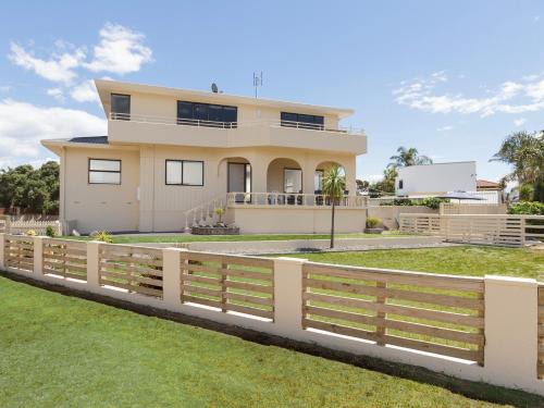 Mount Maunganui Maison | Sand Castles - Mount Maunganui Holiday Home