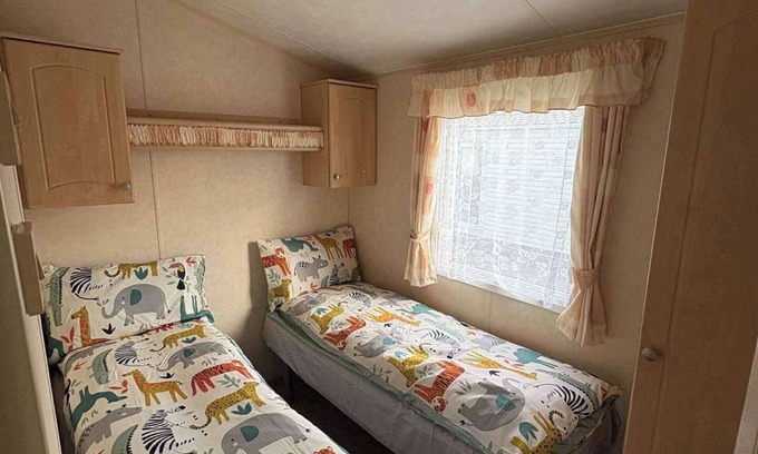 Winestead Cabine | Serene Cabin Retreat in Hull