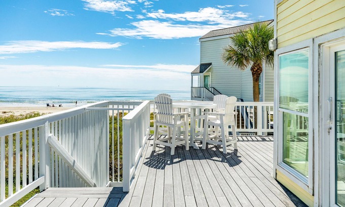 Pirates Beach Maison | Sand `N Sea's Sunshine Beach - Dog Friendly, Gulf Views, Steps from Sand & Surf