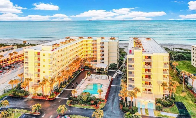 Cocoa Isles Copropriété | Sandcastles 2BR/2BA Cocoa Beach Ocean Views! Heated Pool!