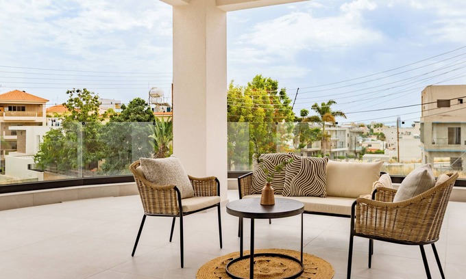 Agios Athanasios Appartement | Sanders Eduardovich - Appartement confortable de 2 chambres avec balcon