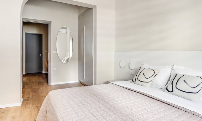 Neapoli-Sykies Appartement | Sanders New Town - Adorable 1-Bdr. Apt. w/ Balcony