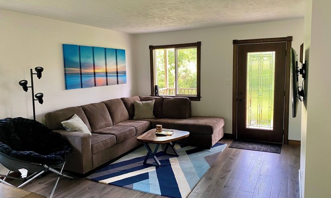 Elberta Maison | Sandhill Cottage, new 2-bedroom house in Elberta, dog friendly