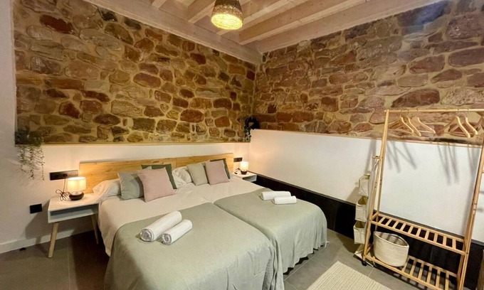 Villafufre Autre | Sandoñana · by Wehomes · Old Palace Lodge DA7