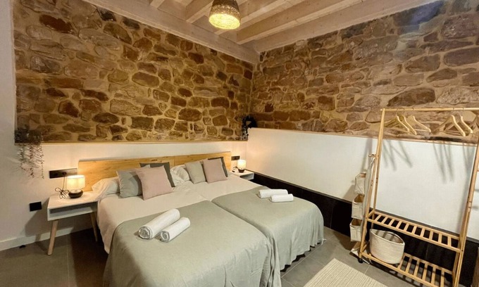 Villafufre Autre | Sandoñana · by Wehomes · Old Palace Lodge DA8