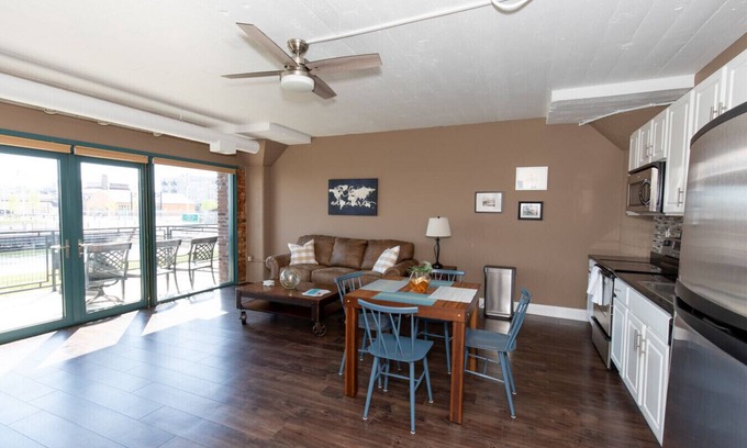 Sandusky Copropriété | Sandusky Bay Waterfront Views For Four!!