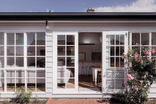 Hobart Central Business District Maison | Sandy Bay splendour - Steps from the seaside