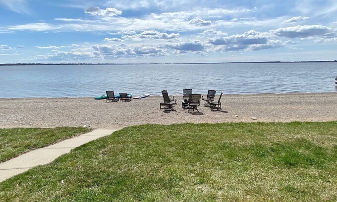 Watertown Maison | Sandy Beach Lake Front Home