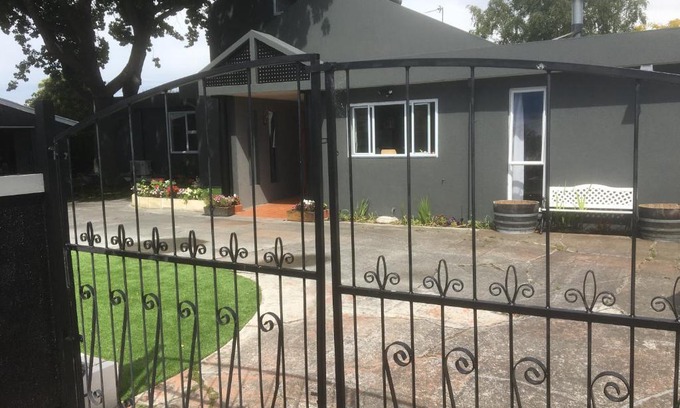 New Brighton Maison | Sandy Feet Accommodation