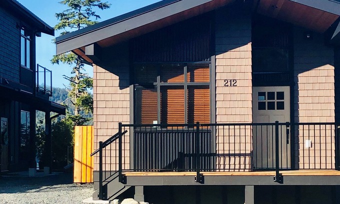 Port Renfrew Cottage | Sandy pieds retraite - Cottage Oceanfront moderne avec une vue imprenable!