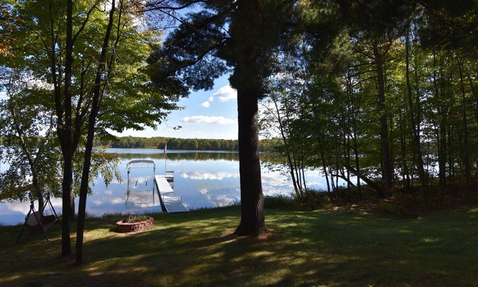 New Auburn Cabine | Sandy Frontage on Sand Lake