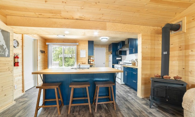 Sandy Hook Cottage | 🏝 Sandy Hooked 2Bed1Bath Remodelled Pine Cottage