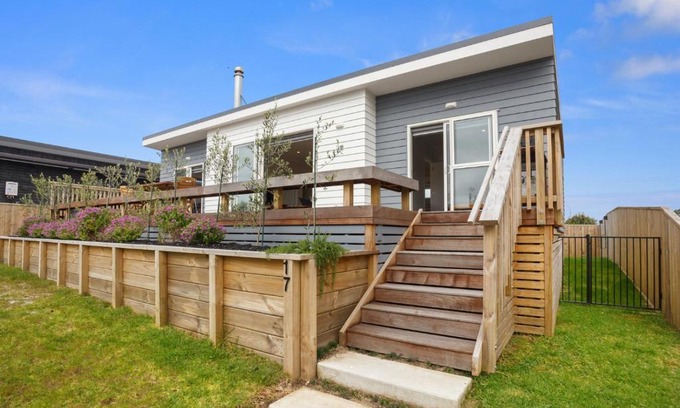 Waihi Beach Maison | Sandy Retreat - Waihi Beach Holiday Home