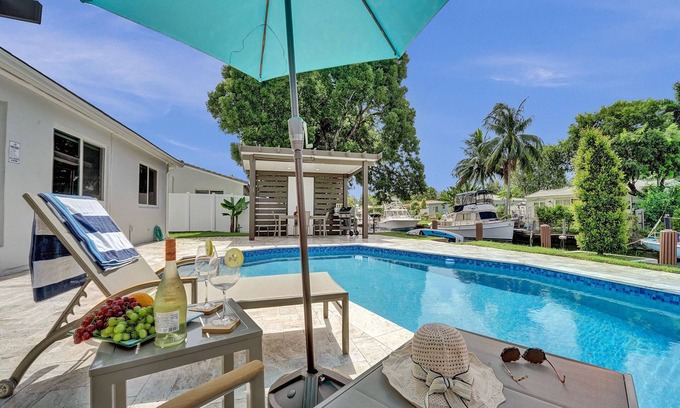 Citrus Isles Maison | Sandy"s Sunshine Oasis Beach Pool Boat Doc Pets Cruise Hardrock Airport