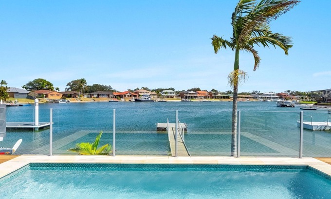 Yamba Maison | Sandy Shores | Absolute Waterfront with swimming pool
