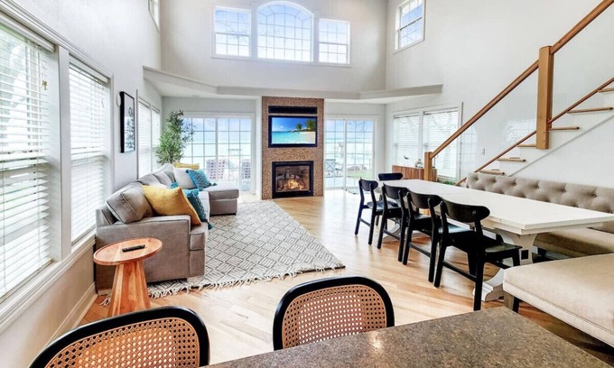 Spirit Lake Maison | Sandy Shores Beach House