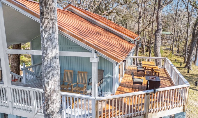 Fort White Cabine | Santa Fe River Front, Luxury Retreat near Ginnie Springs and Ichetucknee