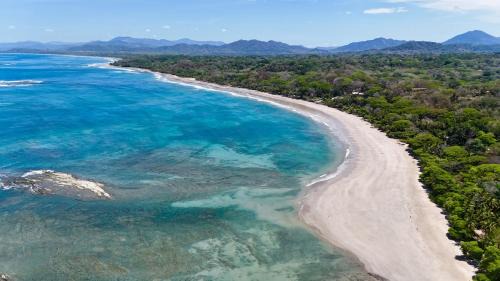 Manzanillo Maison | Santa Teresa Manzanillo Walk to Beach, New Home, Center of Tranquil Town