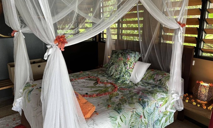 Saraotou Maison | Santo Sunset 'Banya' Bungalow is only five steps from the beach