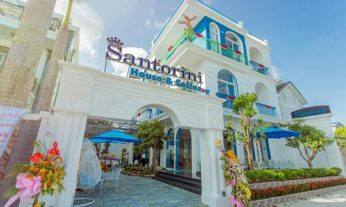 Cam Le Hôtel | Santorini House and Coffee