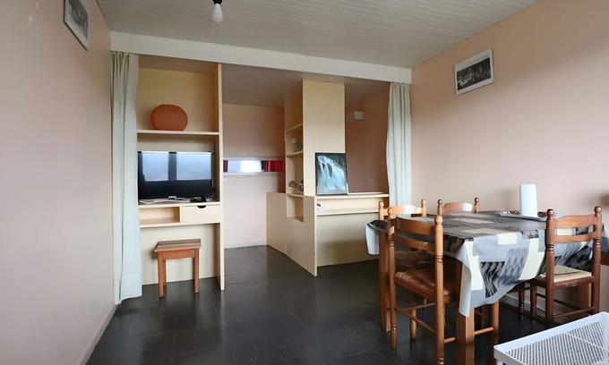 Murat-le-Quaire Maison | Sapins A5 - Super Murat Residence with Mountain View and Balcony