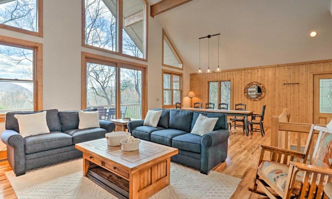 Sapphire Maison | Sapphire Retreat with 2 Decks, Views and Resort Access