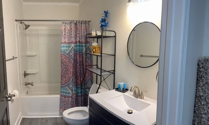 Rockingham Maison | Sarah's HousenRare-Gem! Charming 3-bedroom house in Central Rockingham with AC