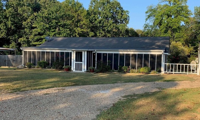 Sardis Maison | Sardis Lakefront Cabin
