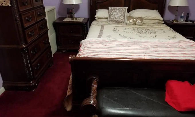 Brooklyn Maison | Sarge. Cozy. Beauitful. Place in.Flatbush. Bklyn. N. Y
