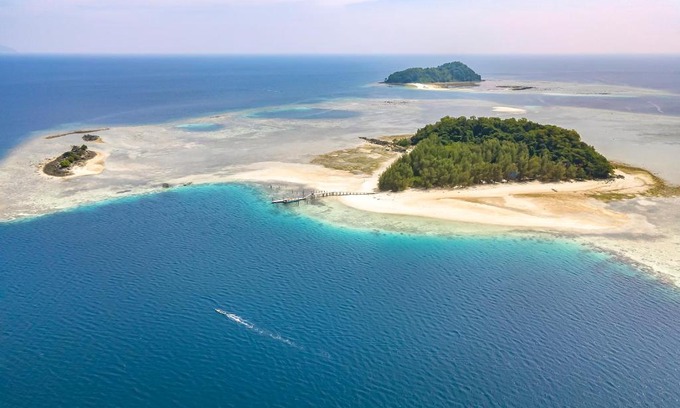 Sulawesi Maison | Saronde Island Resort Blue Bay Divers