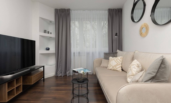 Saska Kepa Appartement | Saska Kepa Apartment by Renters