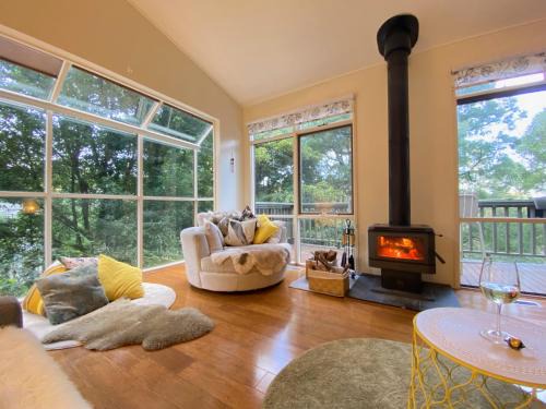 Sassafras Maison | Sassafras Treehouse Private home in the Dandenong Ranges, Victoria