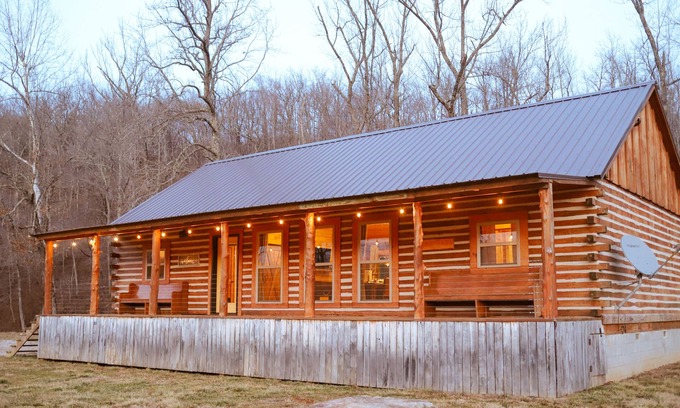Combs Cabine | Sassafrass lodge on the ozarks Pig trail scenic highway