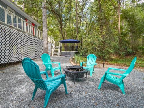 Atkinson Maison | Satilla Woods Cabin & Hot Tub