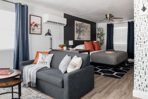 Johnson City Maison | Sauceda Cottage at Wrenwood Ranch, King Bed