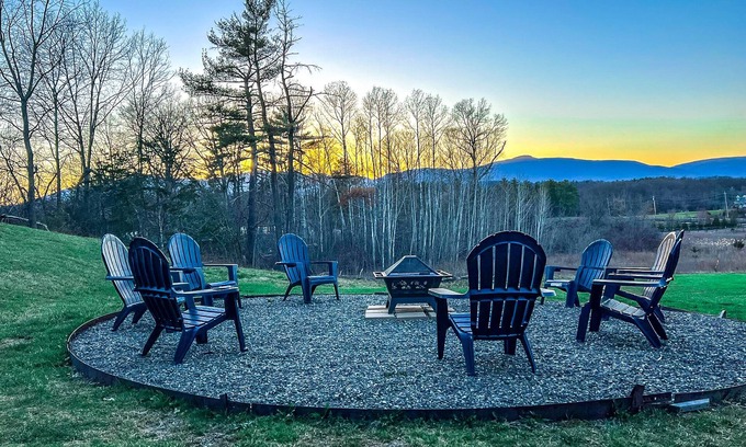 Saugerties Maison | Saugerties Retreat 1 min walking from HITS, 7 BRs
