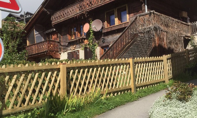 Les Posses-sur-Bex Maison | SAUNA AND COSY OLD WOODEN SWISS MOUNTAIN CHALET IN GRYON AND GARDEN